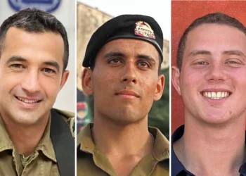(LR) El coronel Asaf Hamami, el sargento Oz Daniel y el capitán Omer Neutra, quienes murieron combatiendo a terroristas el 7 de octubre de 2023 y cuyos cuerpos fueron repatriados a Israel el 2 de noviembre de 2025. (Cortesía)