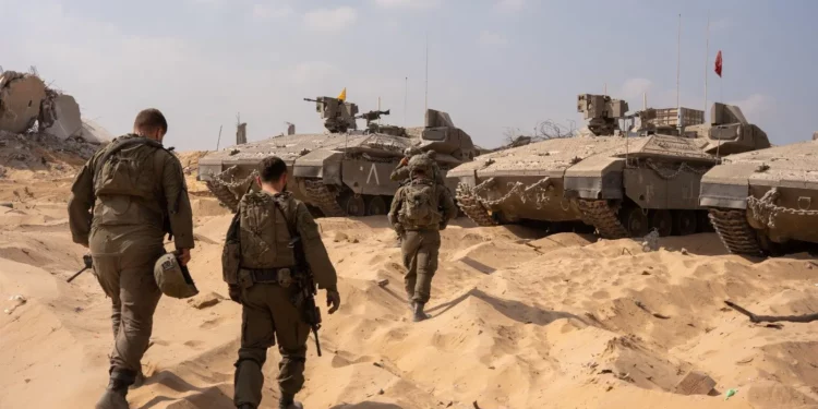 Tropas de la Brigada Nahal operan en Rafah, al sur de Gaza, en una fotografía distribuida el 1 de noviembre de 2025. (Fuerzas de Defensa de Israel)