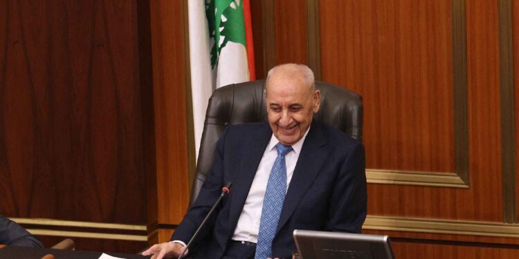 El presidente del Parlamento libanés, Nabih Berri, preside una sesión parlamentaria para elegir presidente, en Beirut, el 9 de enero de 2025. (Anwar Amro / AFP)