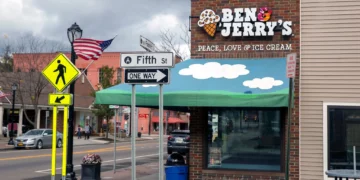 Una heladería Ben & Jerry's se ve en Watkins Glen, Nueva York, el 1 de noviembre de 2021. (AP/Ted Shaffrey)