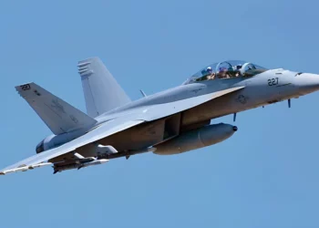 F/A-18 Super Hornet con cápsula ASG-34A
