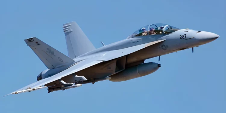 F/A-18 Super Hornet con cápsula ASG-34A