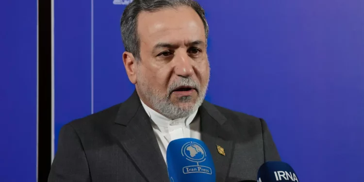 Irán dice que detuvo el enriquecimiento tras ataques de Israel y EE. UU.