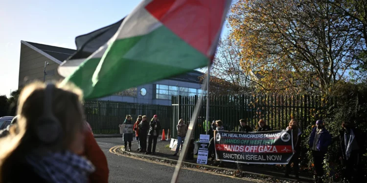 Seis activistas antiisraelíes juzgados en el Reino Unido por irrumpir en Elbit Systems