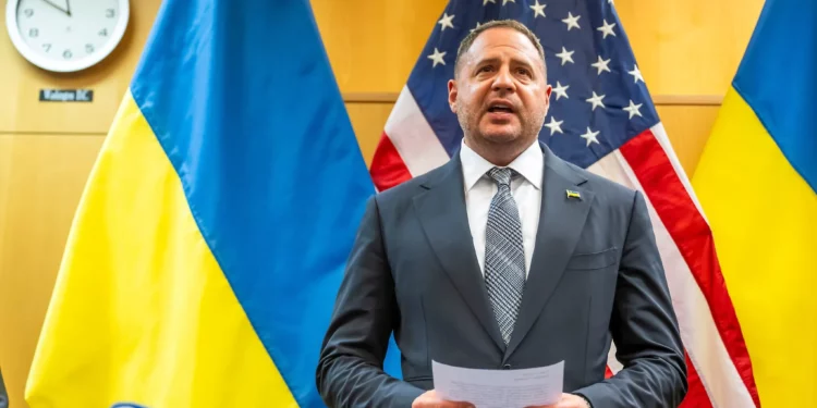 Jefe de gabinete de Zelensky dimite mientras se amplían las investigaciones sobre corrupción en Ucrania