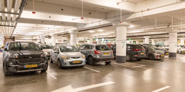 Israel pone en vigor ley que fija cobro por minuto en aparcamientos