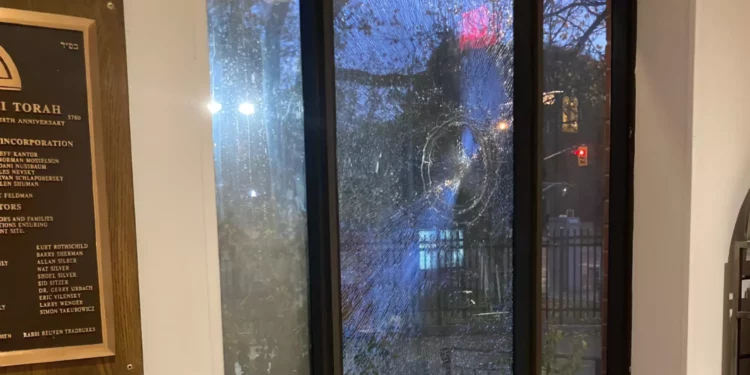 Décimo ataque a sinagoga de Toronto: rompen ventanas