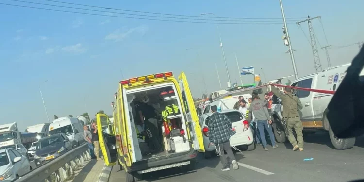 Ataque palestino de embestida en Gush Etzion: Un muerto y tres heridos
