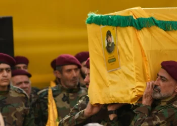 Drones israelíes sobrevuelan Beirut durante funeral de comandante de Hezbolá