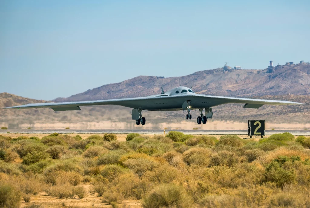 El bombardero B-21 Raider está cerca de su debut oficial