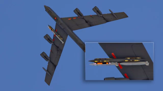 B-52 avistado durante pruebas de un arma no identificada