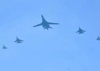 B-1B Lancer de la USAF entrena con aviones Su-30 y Mirages de la India