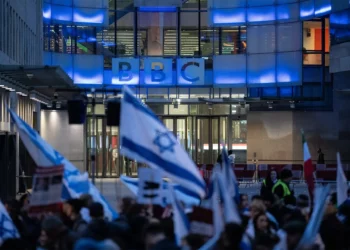 La BBC tuvo que corregir 2 historias de Gaza engañosas a la semana