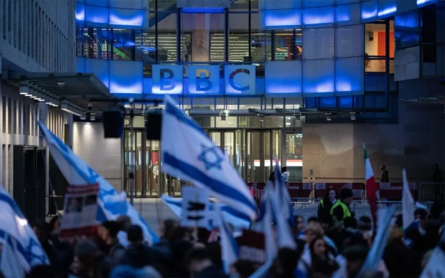 La BBC tuvo que corregir 2 historias de Gaza engañosas a la semana