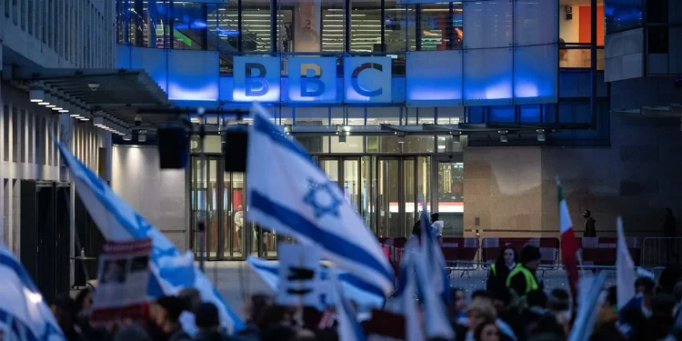 La BBC tuvo que corregir 2 historias de Gaza engañosas a la semana