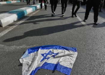 Irán conmemora toma de embajada estadounidense con cánticos de “Muerte a Israel”