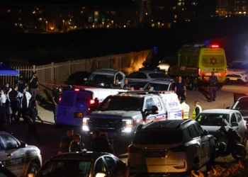 La exjefe jurídica de las FDI fue encontrada con vida tras una frenética búsqueda en la playa