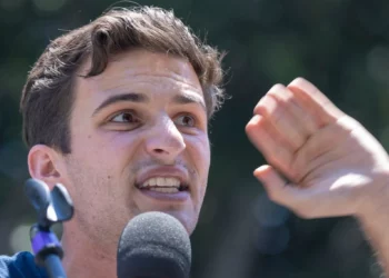 Sobreviviente judío del tiroteo en Parkland se postula para el Congreso con una plataforma antiisraelí