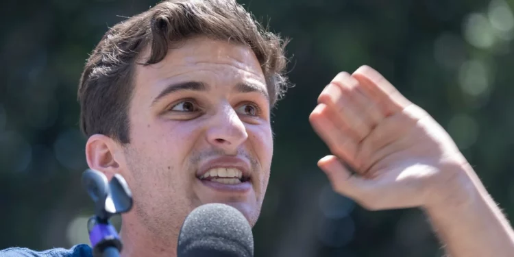 Sobreviviente judío del tiroteo en Parkland se postula para el Congreso con una plataforma antiisraelí