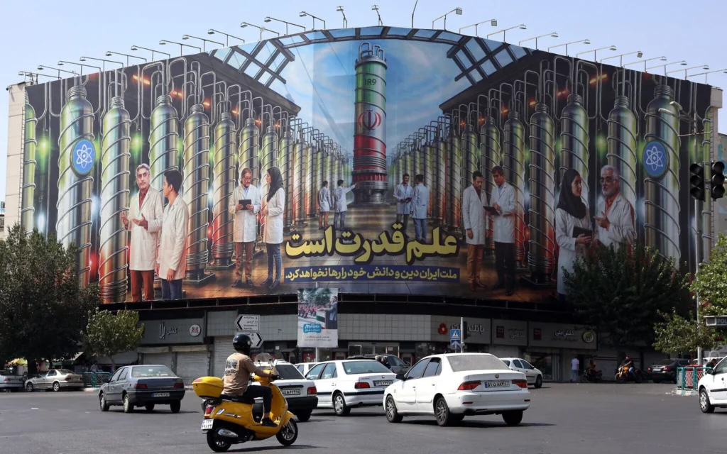 Científicos iraníes vinculados al trabajo nuclear visitaron Rusia en secreto el año pasado