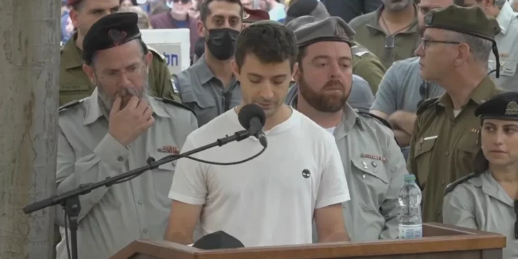 Hermano de Hadar Goldin critica al gobierno por “olvidar a los rehenes”