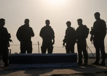 Los compañeros de Hadar Goldin escoltaron su cuerpo fuera de Gaza