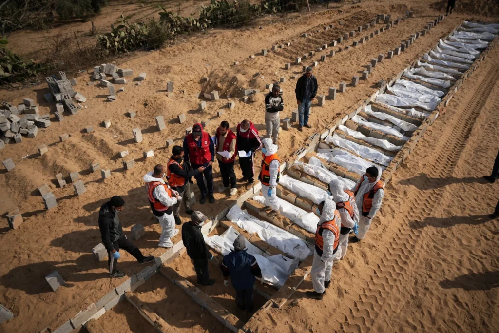 Israel entrega 15 cuerpos a Gaza a cambio del rehén asesinado Meny Godard