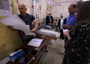 Irak vota nuevo parlamento bajo la mirada tensa de Irán y EE. UU.