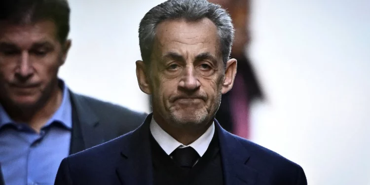 Tribunal francés ordena la puesta en libertad del expresidente Sarkozy