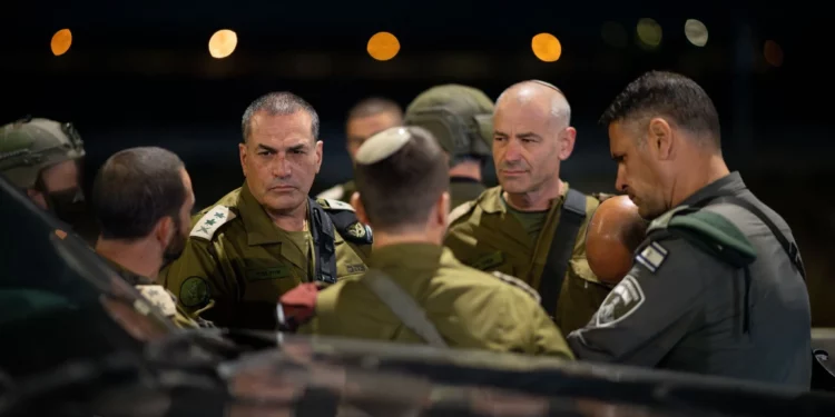 El jefe de las FDI en el lugar del ataque terrorista expresa su agradecimiento a los reservistas