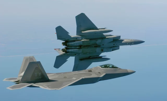 El F-15 supera en velocidad al F-22 Raptor
