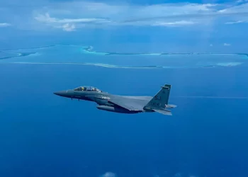 Otra foto de un F-15E Strike Eagle del 336º EFS volando cerca de Diego García el 1 de junio de 2025. (Crédito de la imagen: foto cortesía de la Fuerza Aérea de EE. UU.)