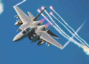 El F-15EX carga un arsenal de 13 toneladas en misiles