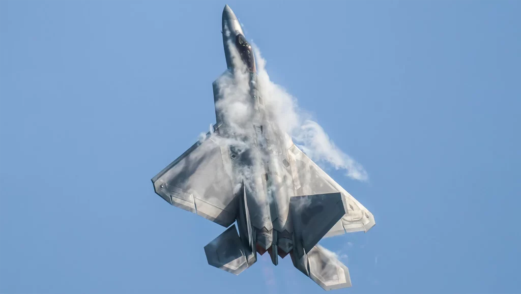 $10.863 millones transforman al F-22 en un nodo de combate total