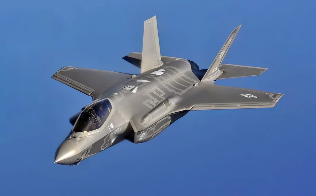 El F-35 tiene seis ojos que ven en 360 grados a través de su fuselaje
