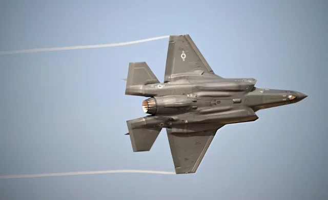El caza estadounidense F-35A domina el Airshow de Dubái 2025