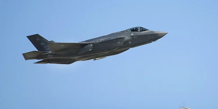 Trump anuncia venta de cazas F-35 a Arabia Saudí desde la Casa Blanca