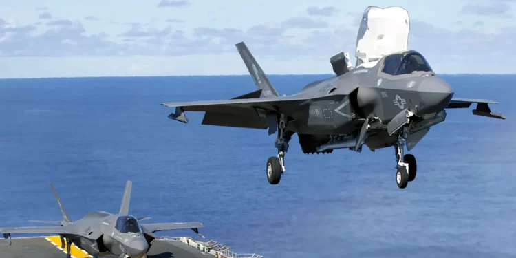 El F-35B puede aterrizar y despegar en cualquier sitio