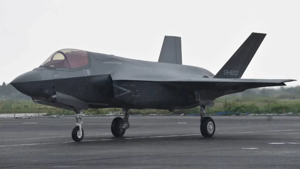 Japón inicia vuelos de instrucción del F-35B en la base Nyutabaru