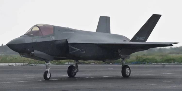 Japón inicia vuelos de instrucción del F-35B en la base Nyutabaru
