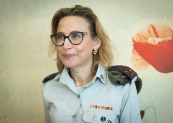 Yifat Tomer-Yerushalmi, abogada general militar de las Fuerzas de Defensa de Israel, asiste a una ceremonia de bienvenida para la recién nombrada fiscal general Gali Baharav-Miara en Jerusalén el 8 de febrero de 2022. (Yonatan Sindel/ Flash90/ Archivo)