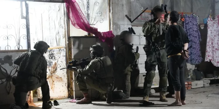 Seis soldados heridos en tiroteo durante redada de las FDI en Siria