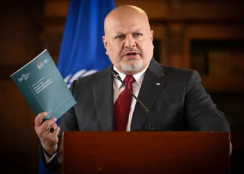 Oficina qatarí pagó a una firma para desacreditar a la acusadora del fiscal de la CPI