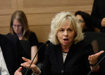 La fiscal general Gali Baharav-Miara habla en una audiencia del Comité de Constitución, Ley y Justicia de la Knéset, el 30 de septiembre de 2025. (Oren Ben Hakoon/Flash90)