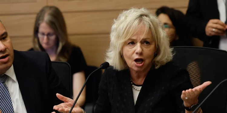 La fiscal general Gali Baharav-Miara habla en una audiencia del Comité de Constitución, Ley y Justicia de la Knéset, el 30 de septiembre de 2025. (Oren Ben Hakoon/Flash90)