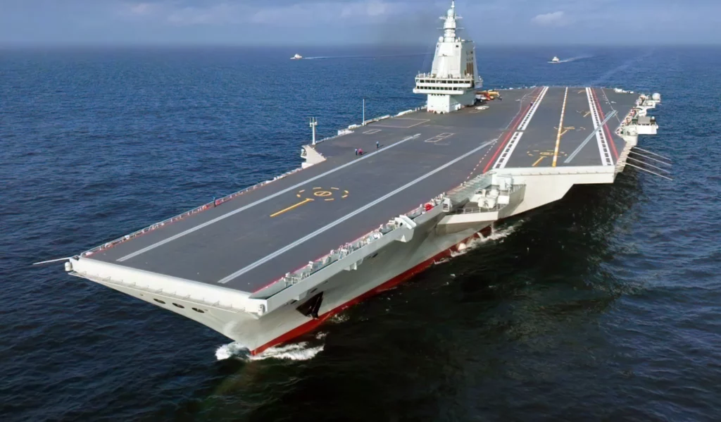 China pone en servicio el Fujian con catapultas electromagnéticas