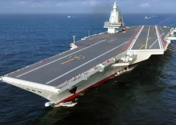 China pone en servicio el Fujian con catapultas electromagnéticas