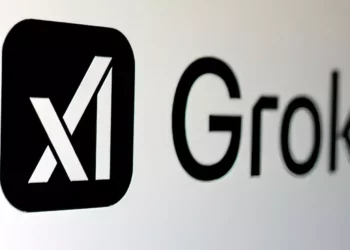 Francia investiga a Grok por negación del Holocausto en X