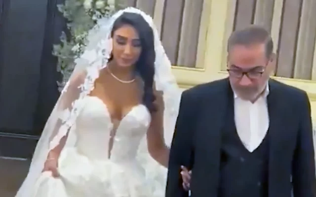 Hija del asesor de Jamenei vista con un vestido de novia escotado remece Irán