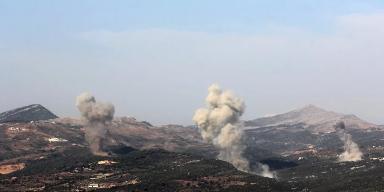 Israel ataca sitios de Hezbolá en el sur del Líbano